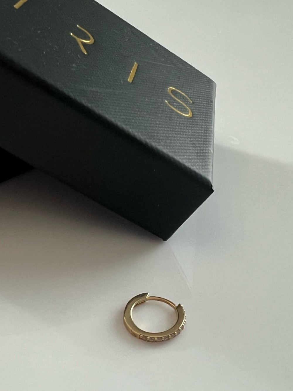 Iris Diamond Hugger Nose Ring